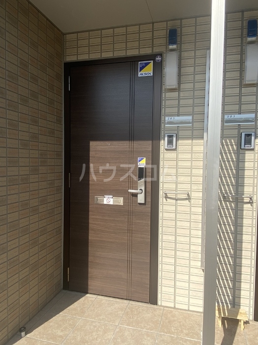 28/30 エントランス