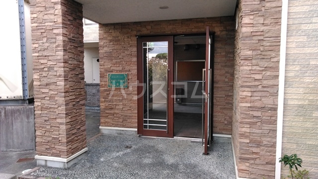 23/30 エントランス