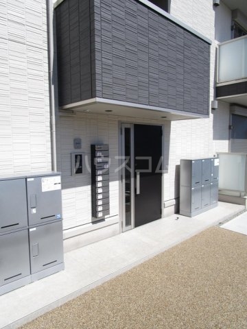 28/30 エントランス