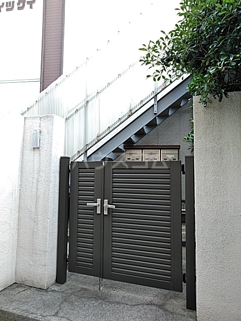 24/30 エントランス