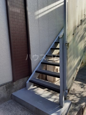 27/30 エントランス