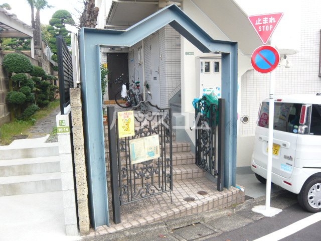 21/29 エントランス