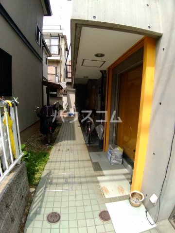 21/30 エントランス