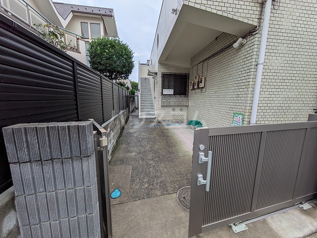 28/30 エントランス