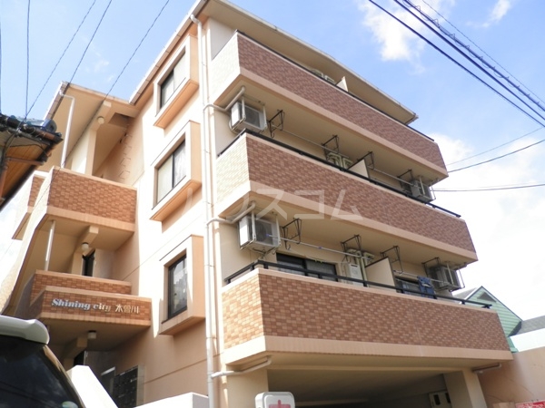 シャイニングシティー木曽川の外観