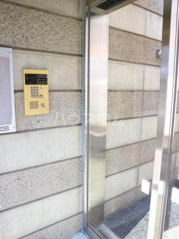 22/30 エントランス