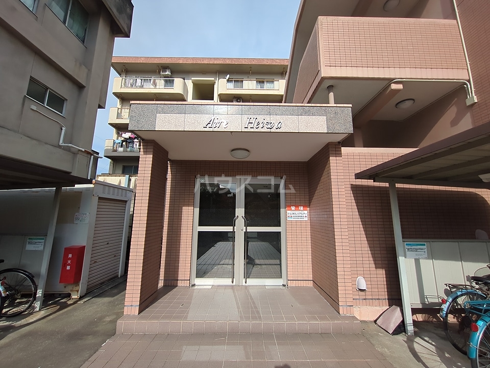 21/30 エントランス