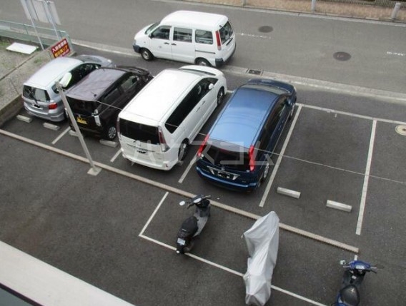 18/28 駐車場