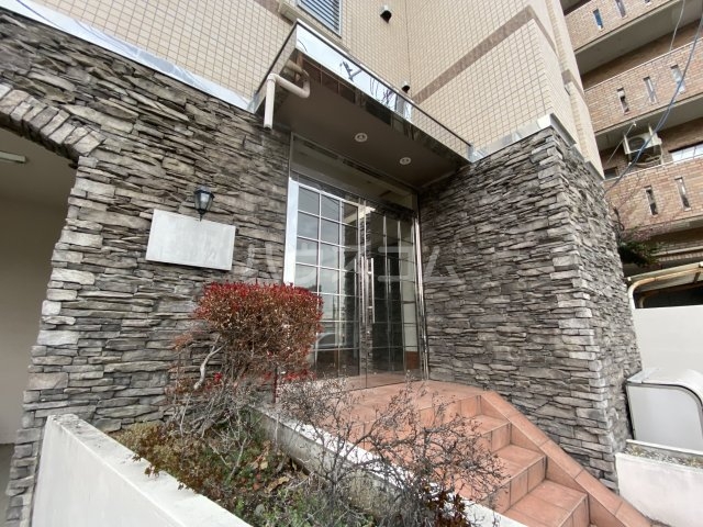 23/30 エントランス