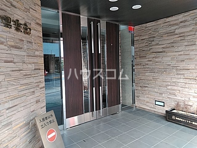 20/30 エントランス