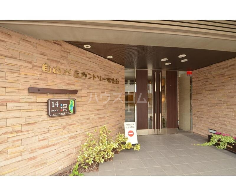 19/25 エントランス