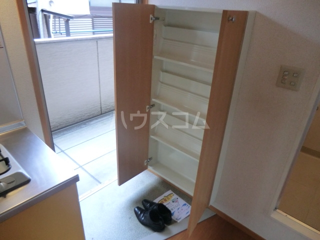 18/27 エントランス