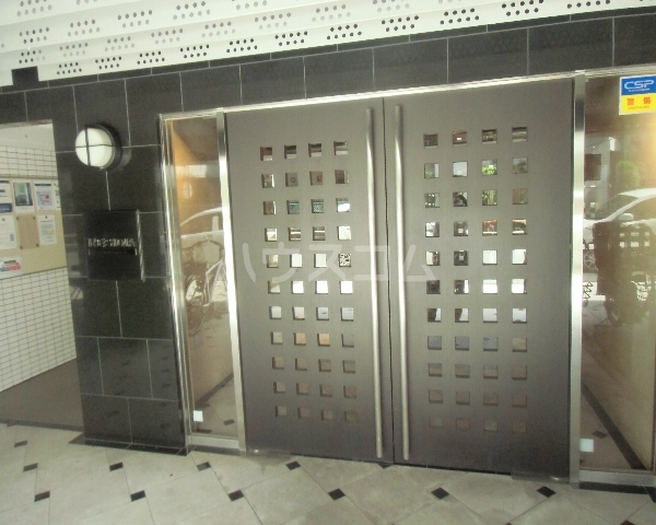 20/30 エントランス