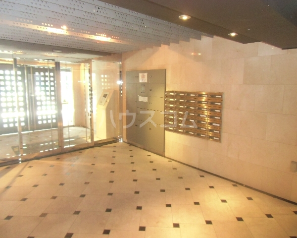 21/30 エントランス