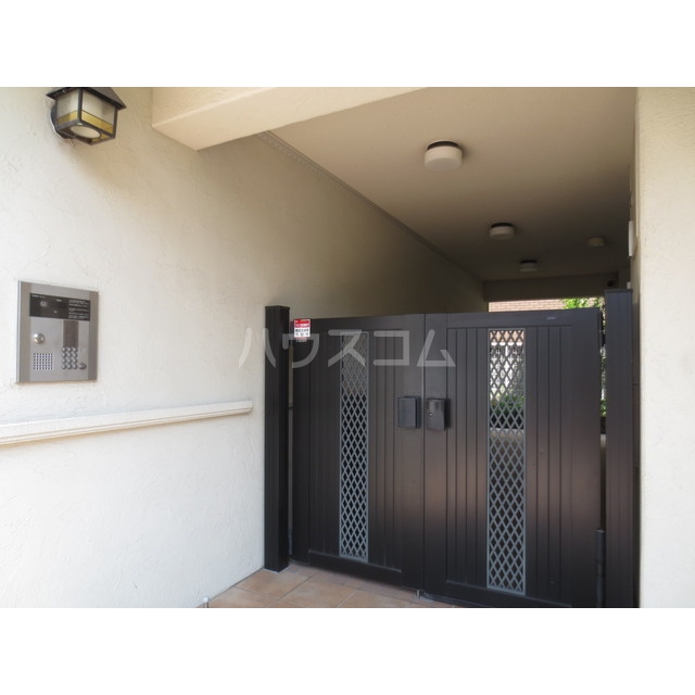 16/19 エントランス