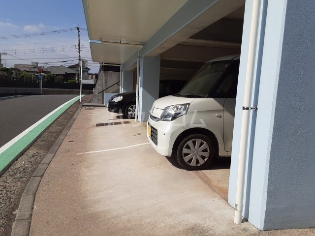 22/27 駐車場