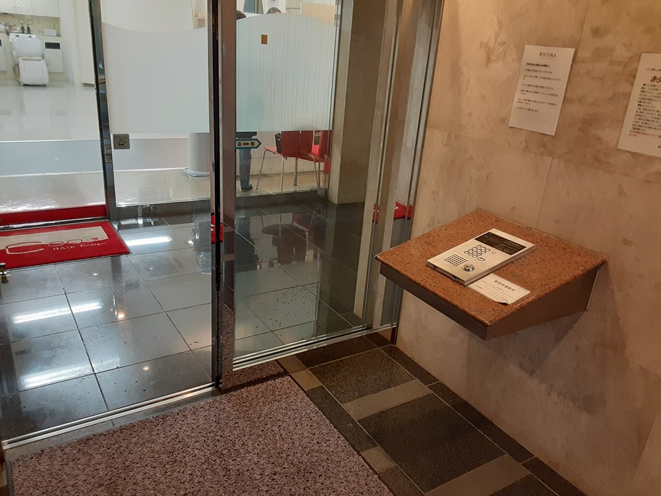 20/29 エントランス