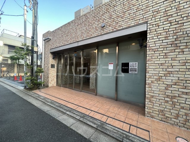 21/30 エントランス