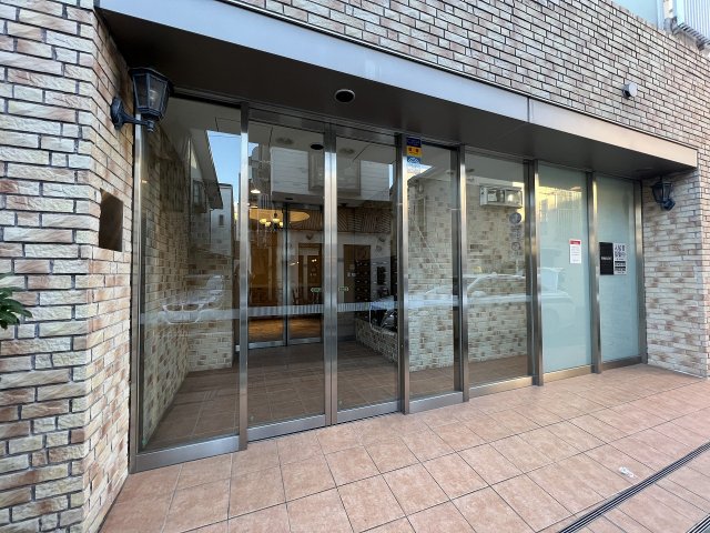 21/30 エントランス