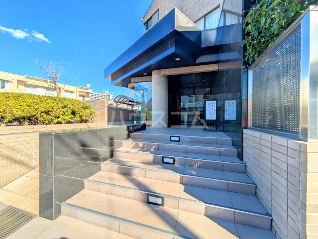 21/29 エントランス