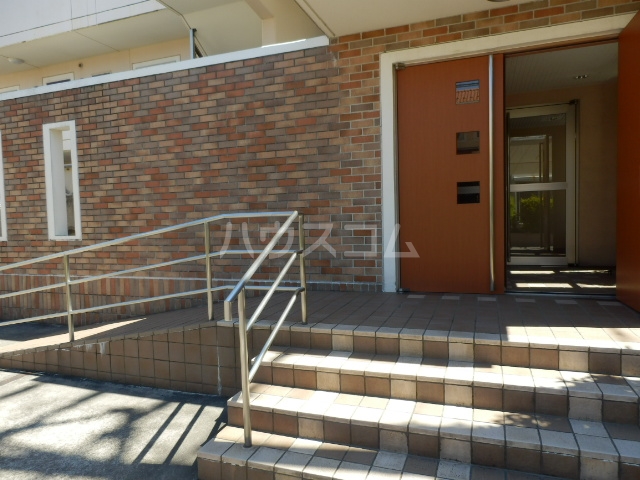 2/4 エントランス