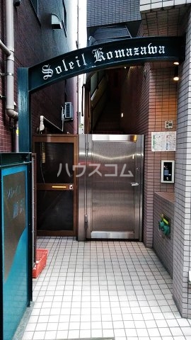 23/30 エントランス