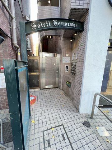 26/30 エントランス