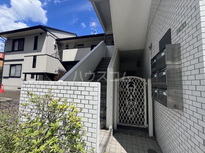 5/5 エントランス