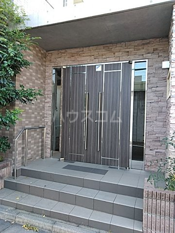 24/30 エントランス