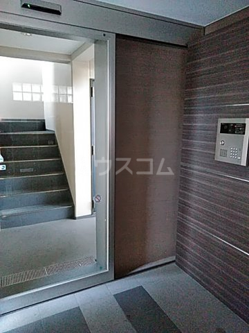 26/30 エントランス