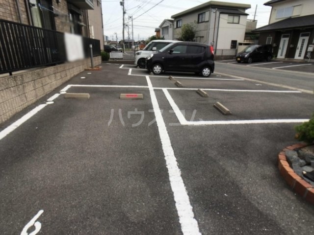 18/29 駐車場