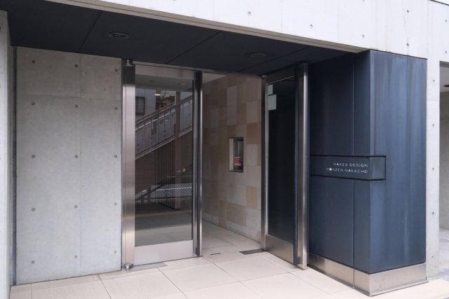 26/26 エントランス