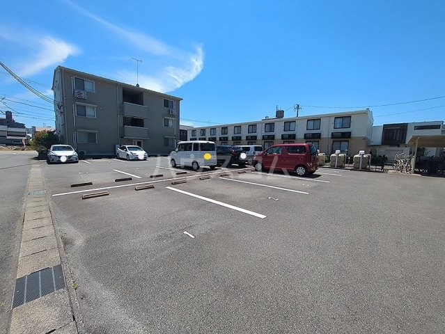 28/30 駐車場