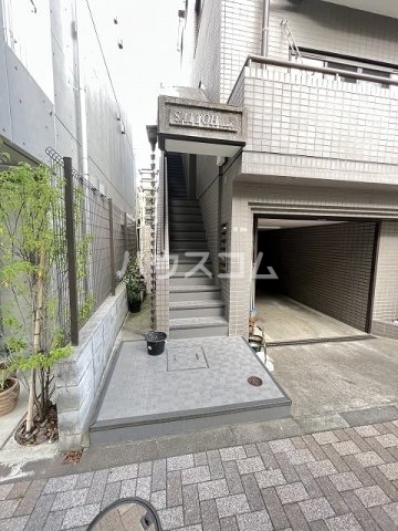 23/30 エントランス