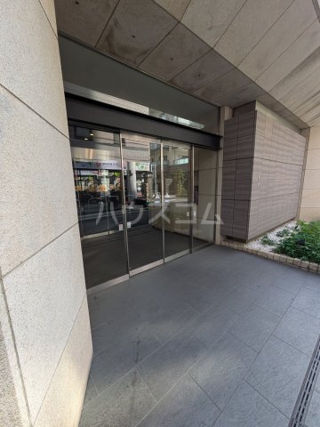 20/30 エントランス