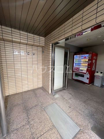 16/22 エントランス