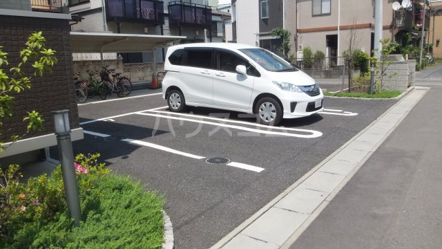 28/30 駐車場