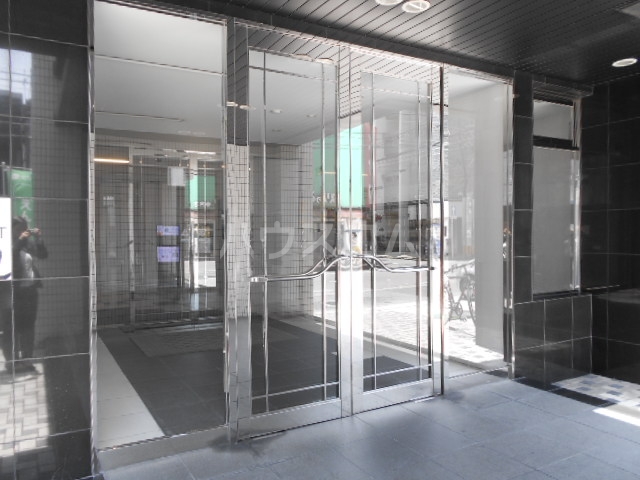 19/27 エントランス