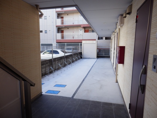 22/30 エントランス