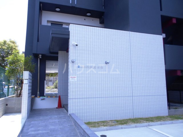 24/30 エントランス