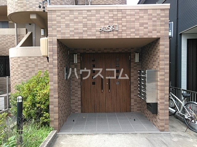 24/25 エントランス