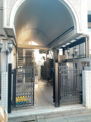 27/30 エントランス