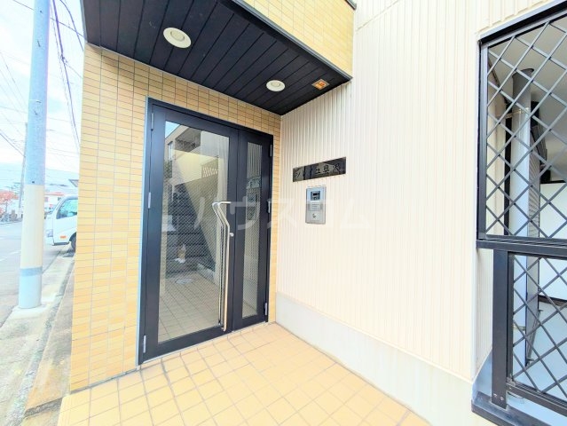 21/27 エントランス