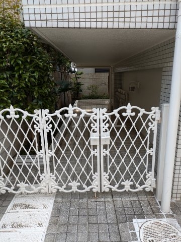 23/30 エントランス