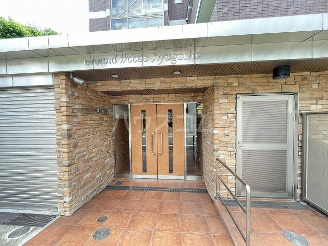 2/5 エントランス