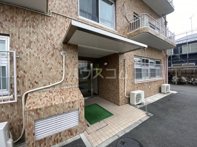 21/30 エントランス