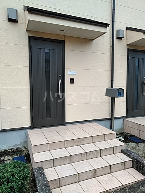 23/28 エントランス