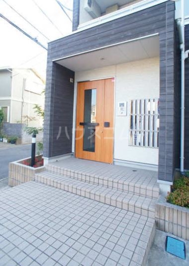 21/30 エントランス