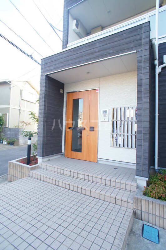 21/30 エントランス