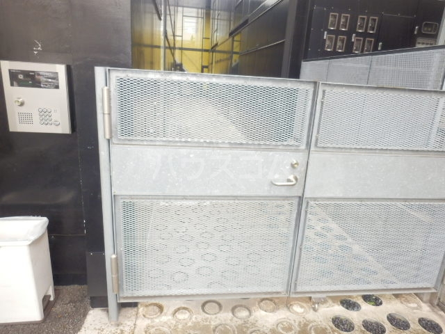 18/22 エントランス